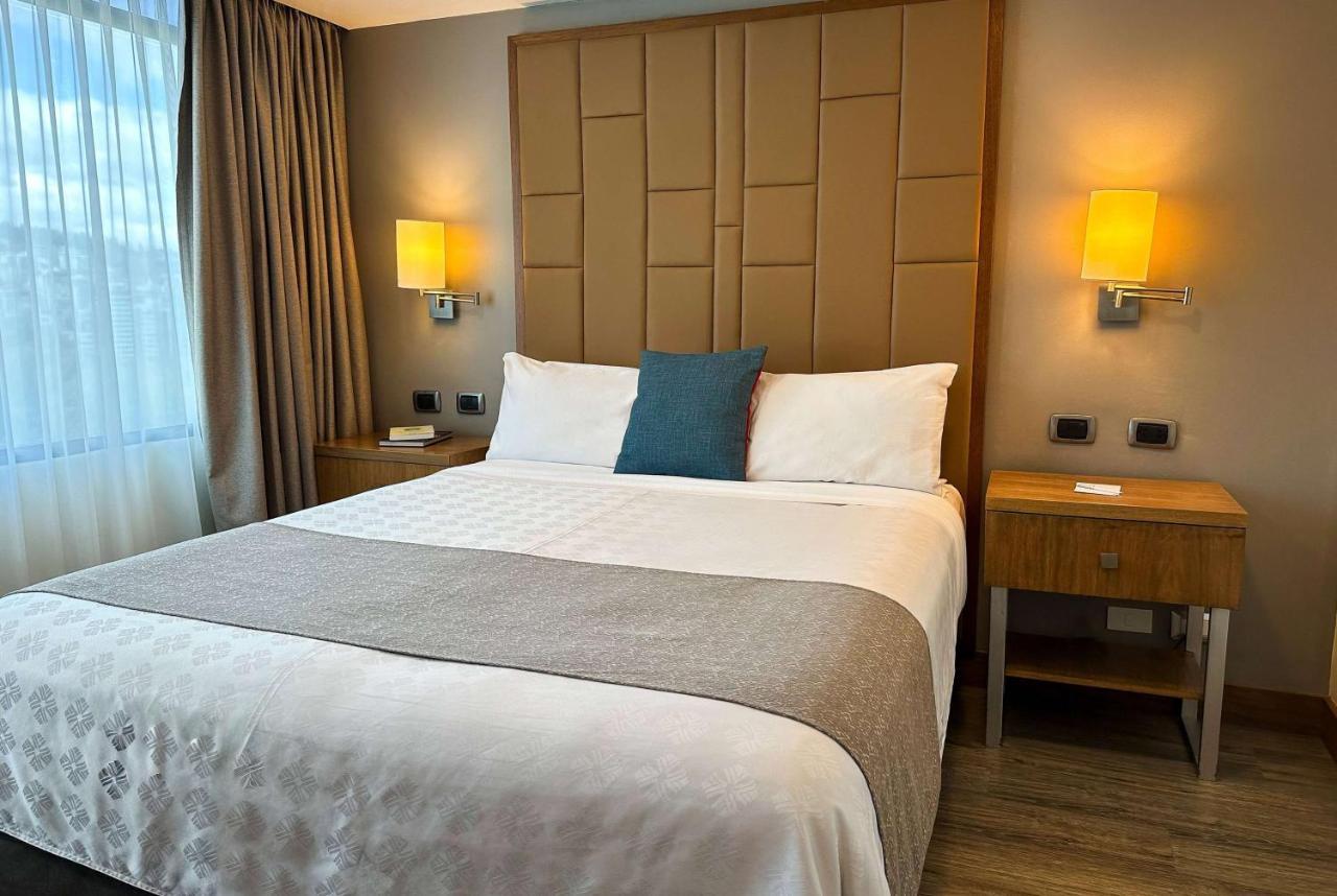 Wyndham Garden Quito Hotel Exterior photo