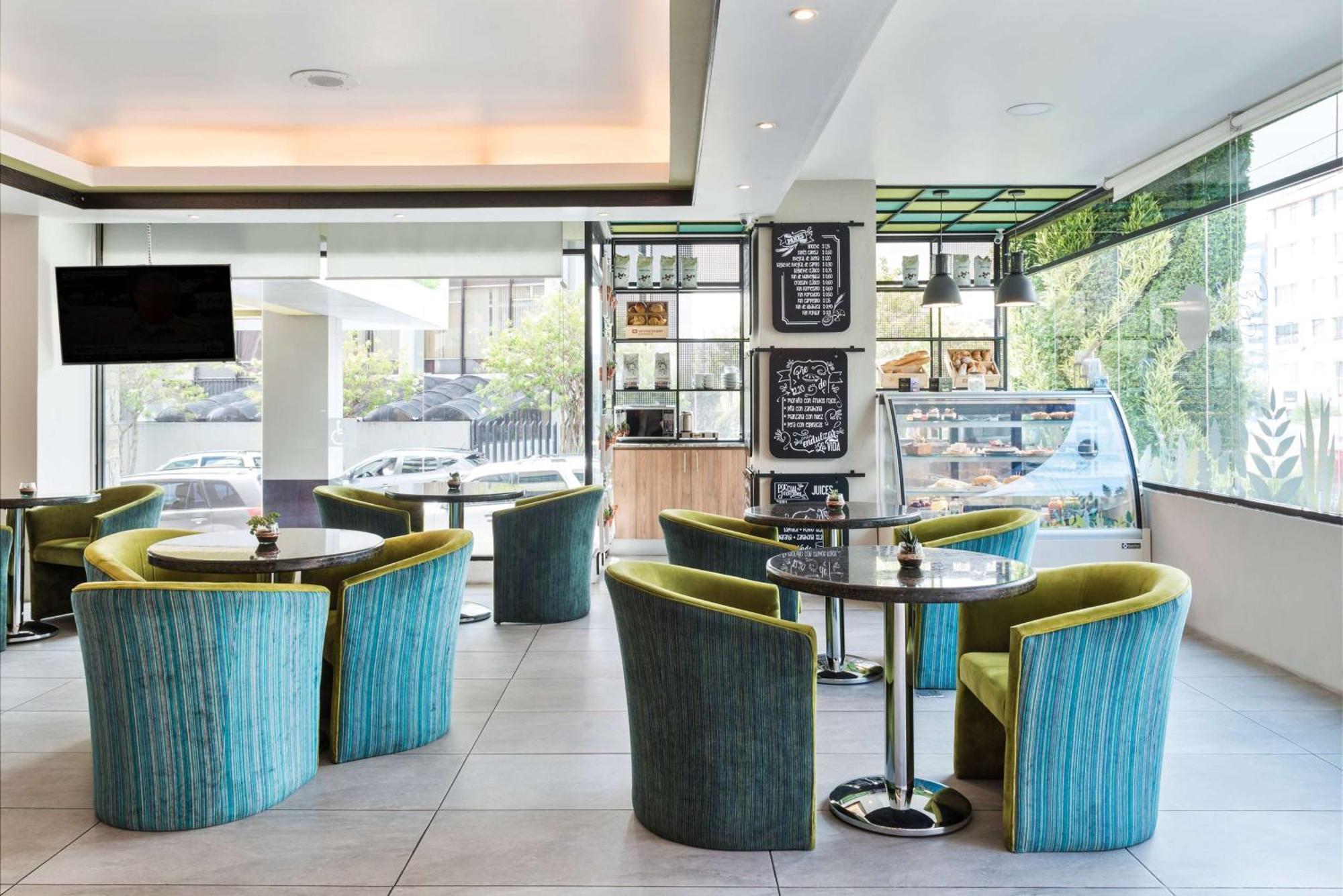 Wyndham Garden Quito Hotel Exterior photo