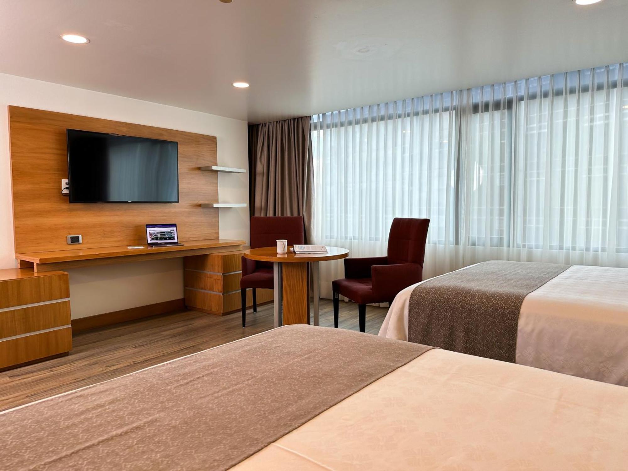 Wyndham Garden Quito Hotel Exterior photo