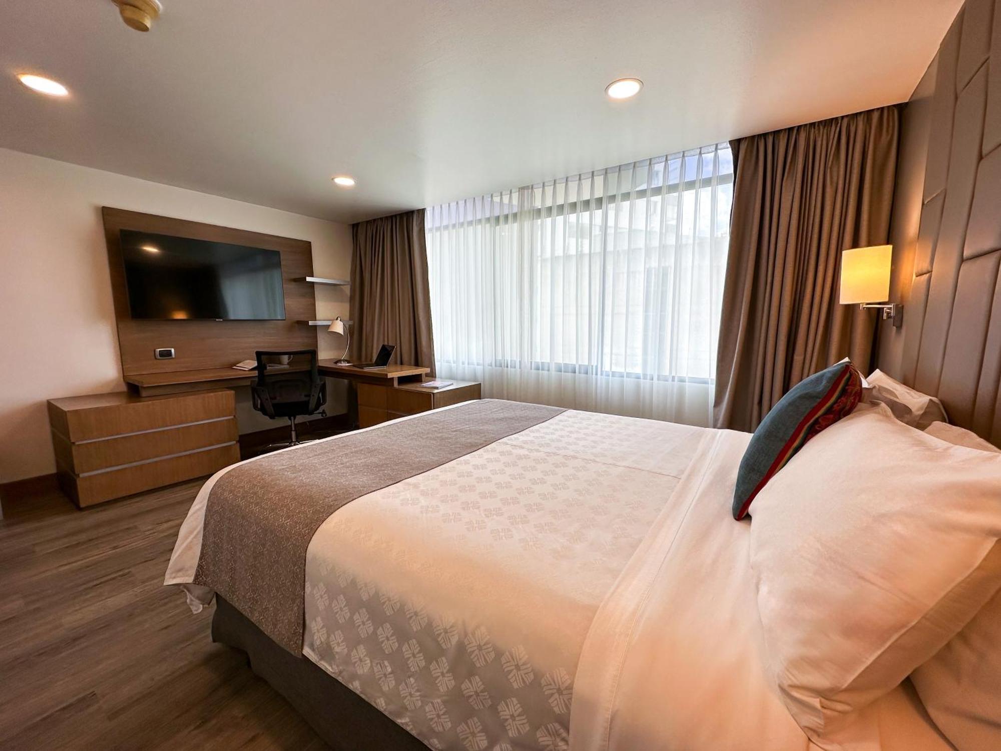 Wyndham Garden Quito Hotel Exterior photo