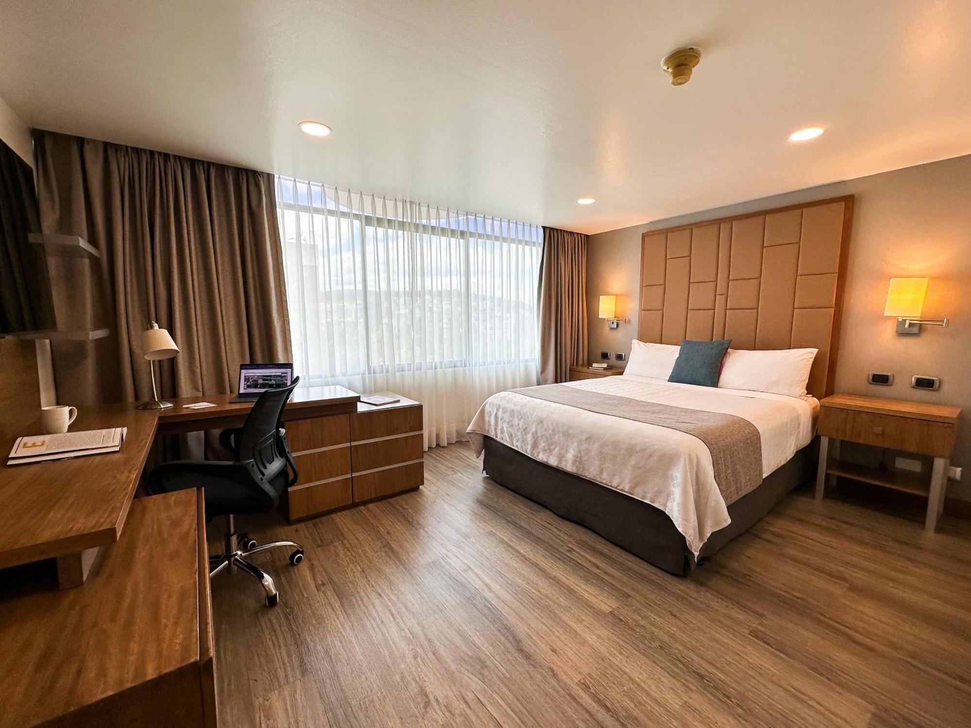 Wyndham Garden Quito Hotel Exterior photo