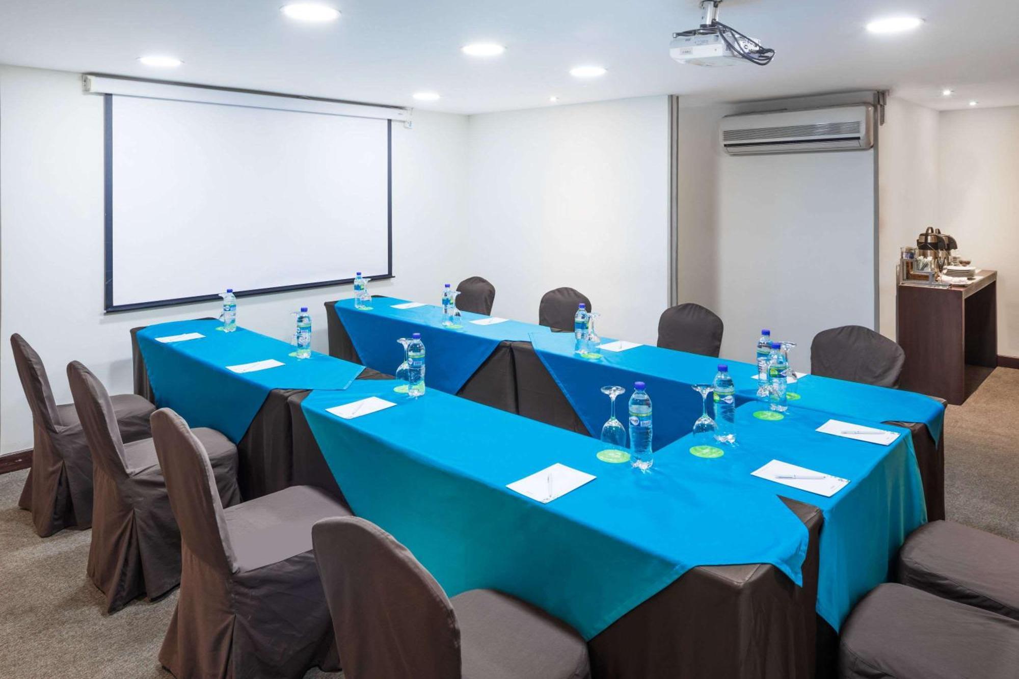 Wyndham Garden Quito Hotel Exterior photo