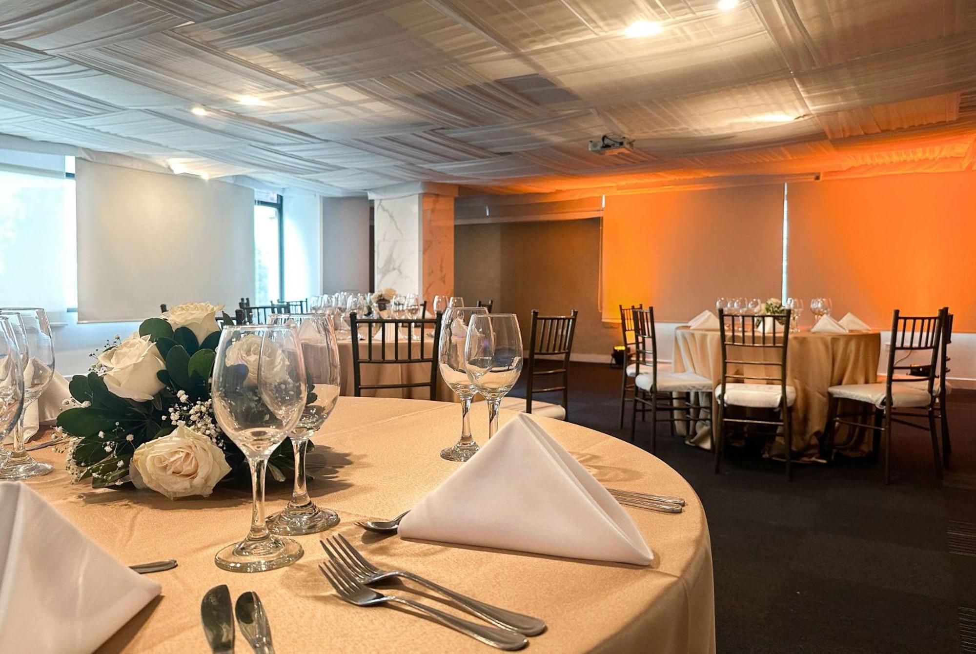 Wyndham Garden Quito Hotel Exterior photo