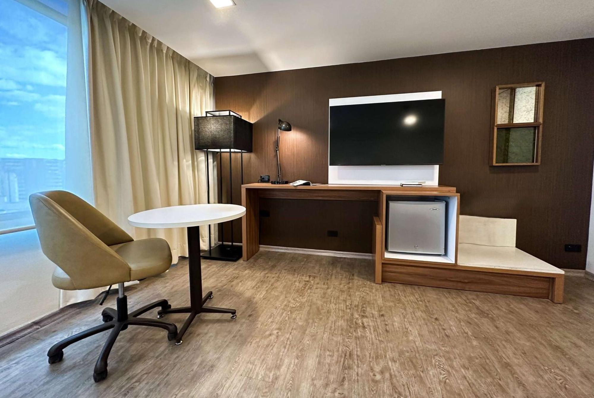 Wyndham Garden Quito Hotel Exterior photo