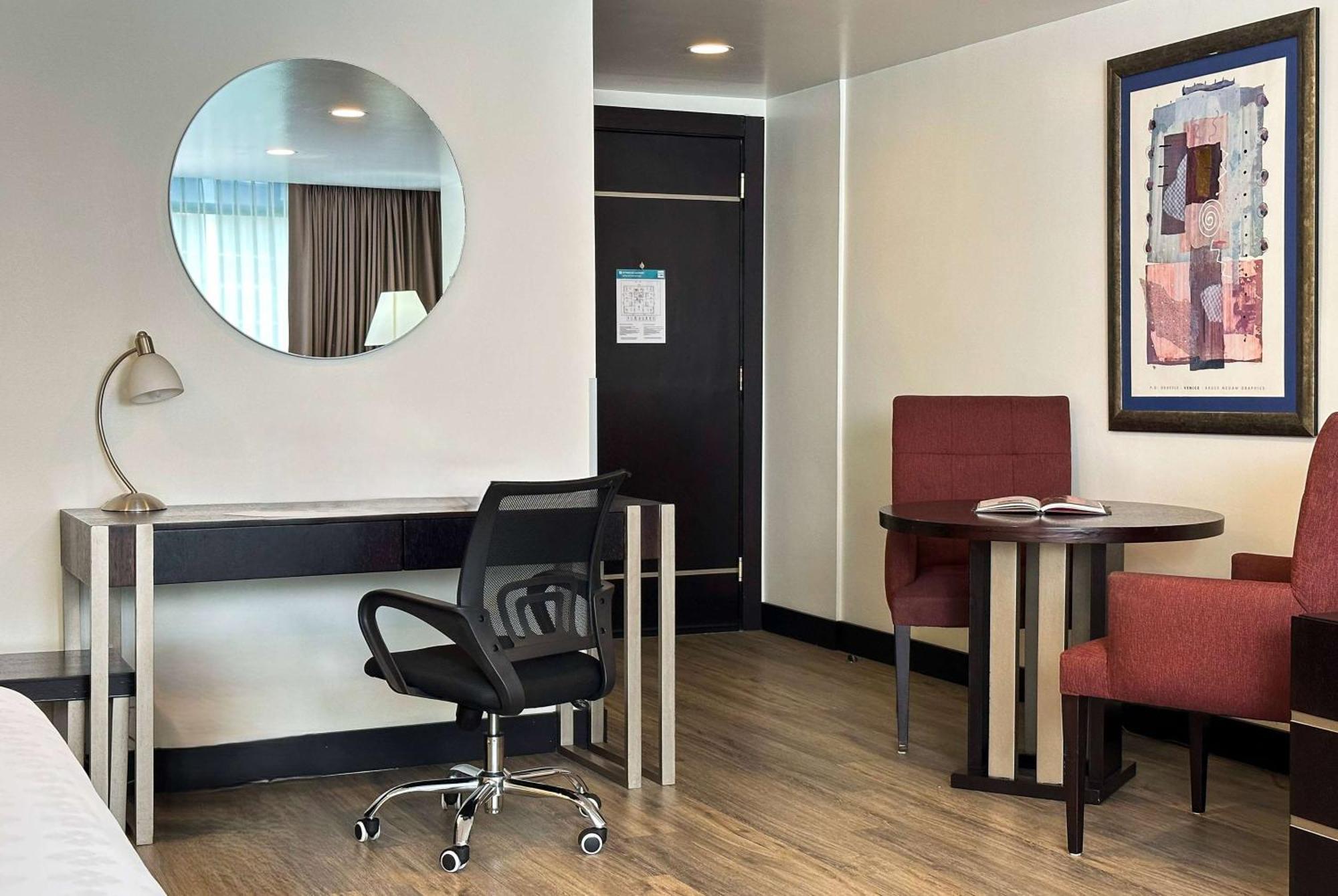 Wyndham Garden Quito Hotel Exterior photo