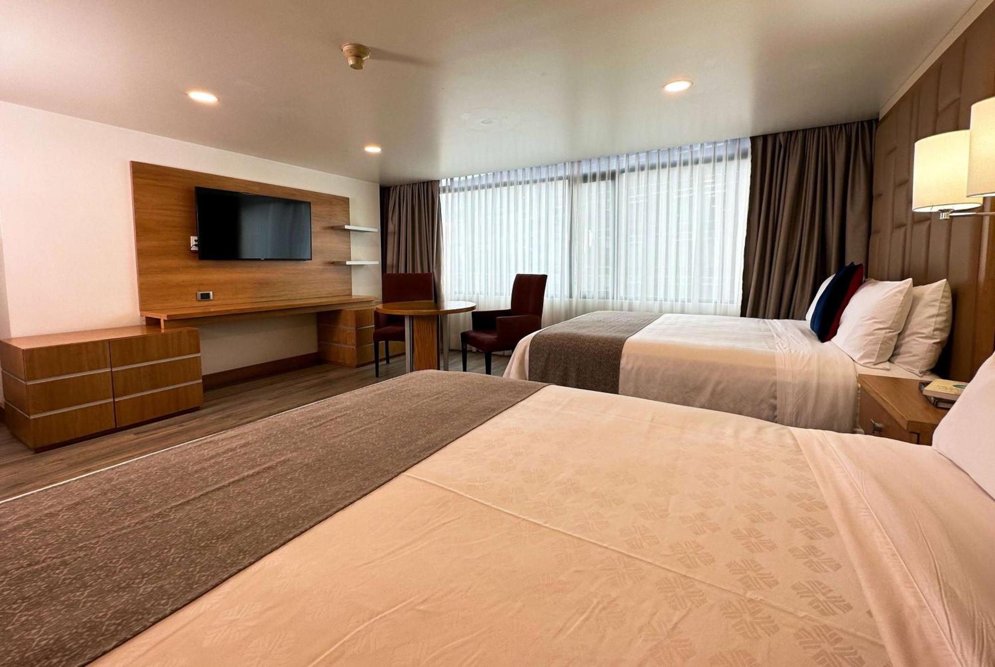 Wyndham Garden Quito Hotel Exterior photo