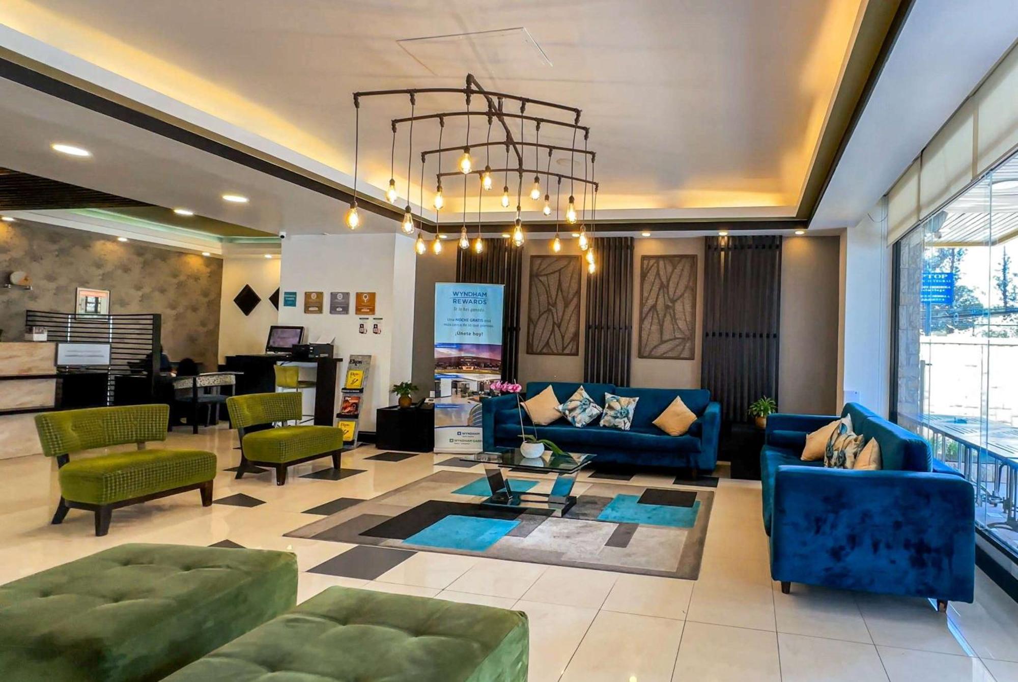 Wyndham Garden Quito Hotel Exterior photo