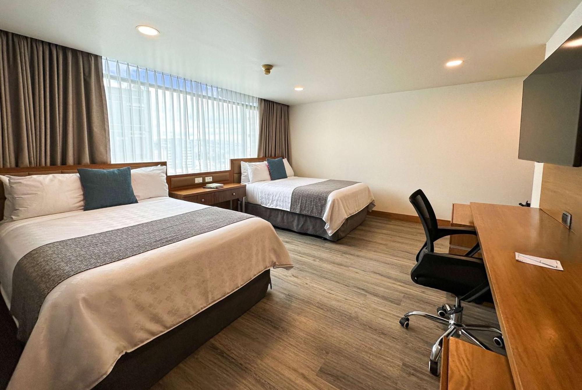 Wyndham Garden Quito Hotel Exterior photo